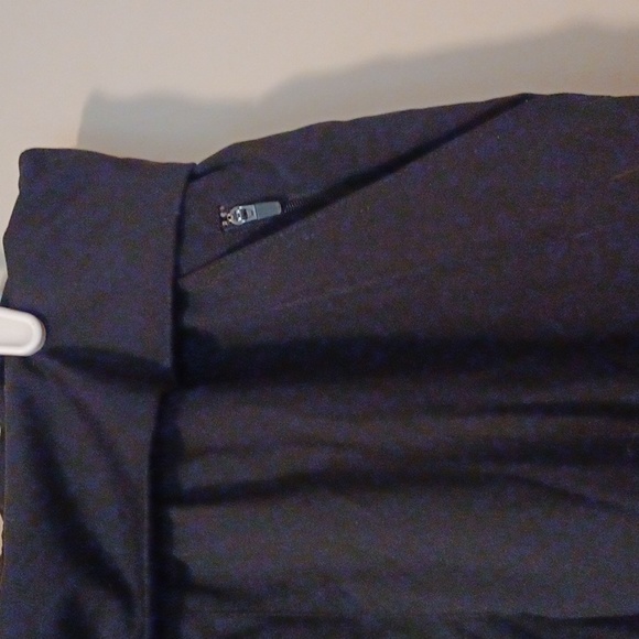 Bogo Fabletics Cropped Joggers - Picture 2 of 5